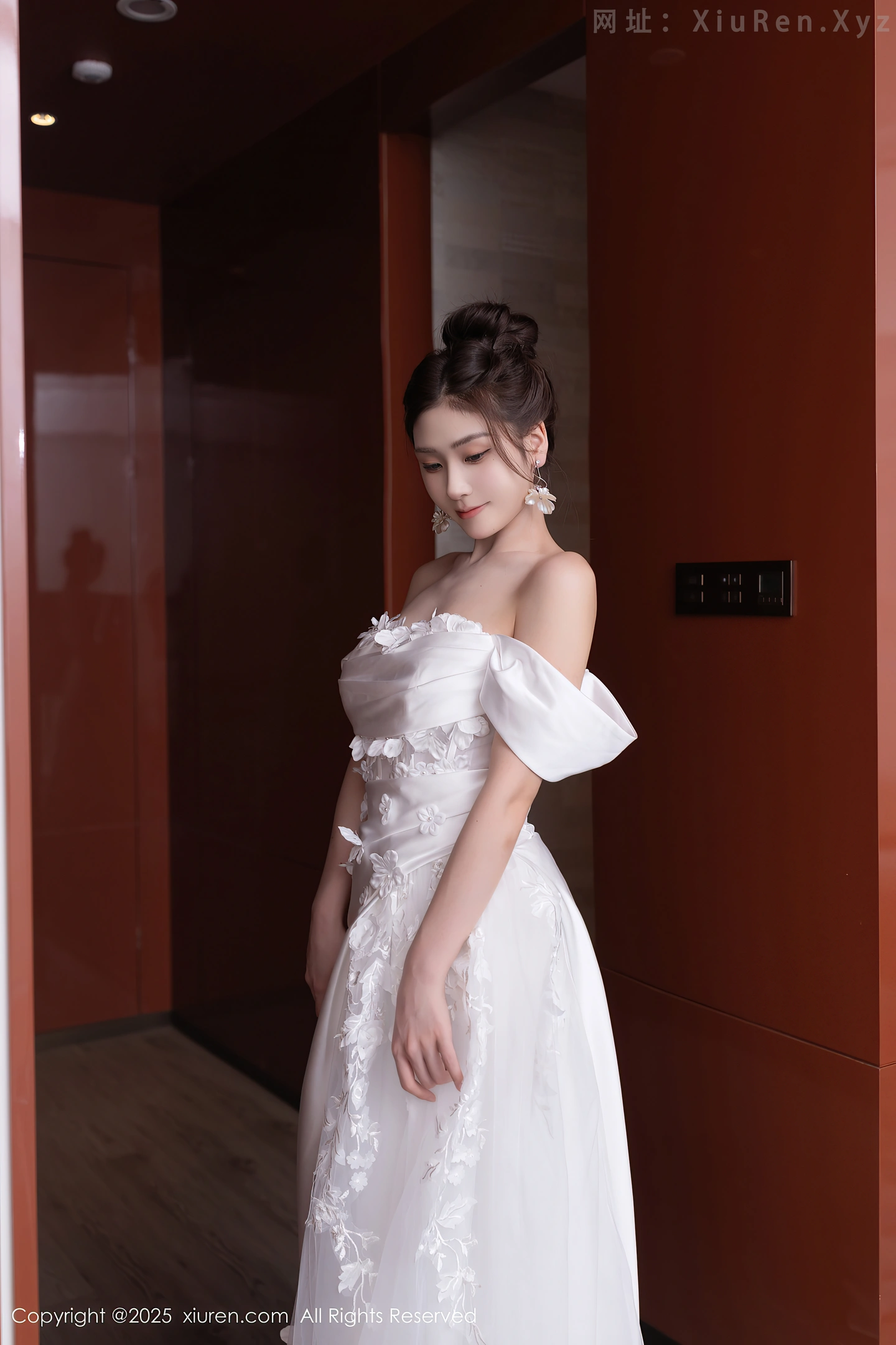 图片[6]-[XiuRen秀人网]No.10814_模特刘婷婷性感白色婚纱露白色内衣配超薄肉丝秀美腿诱惑写真80P-秀人网 - XiuRen.Space